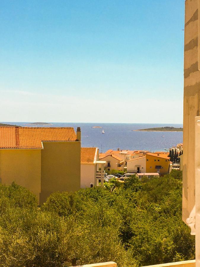Land And Sea Apartment Primosten Exterior photo
